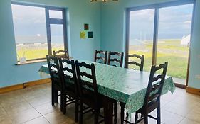 Irish Isle Oasis: Spacious 5-Bedroom Retreat